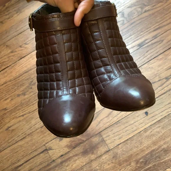 Vince Camuto Loore Quilted Leather Booties - Picture 6 of 7